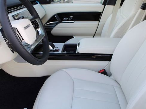 New 2026 Land Rover Range Rover Long Wheelbase SE image 18