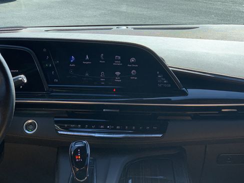 Used 2021 Cadillac Escalade ESV Premium Luxury image 31