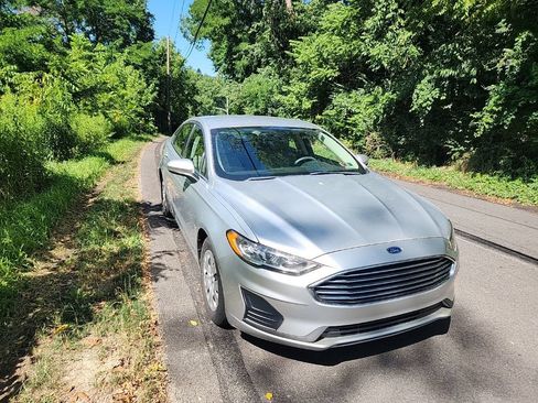 Used 2019 Ford Fusion S FWD image 2
