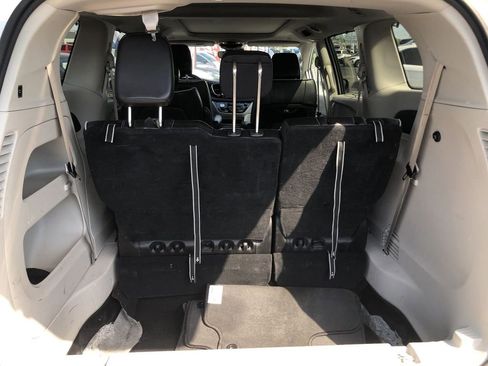 Used 2023 Chrysler Pacifica Limited FWD image 17