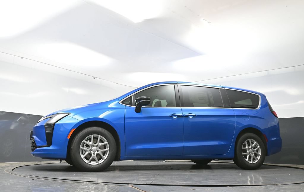 New 2027 Chrysler Pacifica Select w/ Family Tech Group FWD image 43
