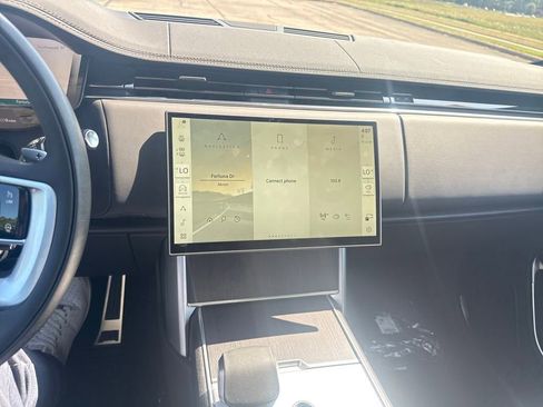 New 2025 Land Rover Range Rover Long Wheelbase SE image 14