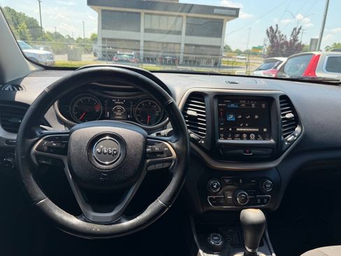 Used 2017 Jeep Cherokee Latitude w/ Cold Weather Group AWD/4WD image 16