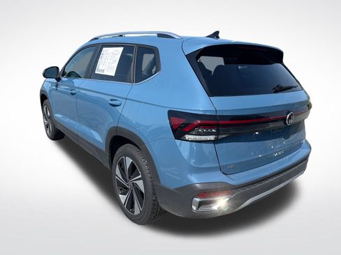 Certified 2025 Volkswagen Taos SE AWD/4WD image 3