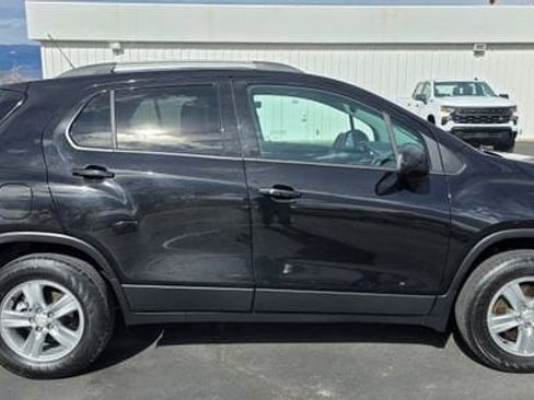 Used 2022 Chevrolet Trax LT w/ LT Convenience Package AWD/4WD image 6