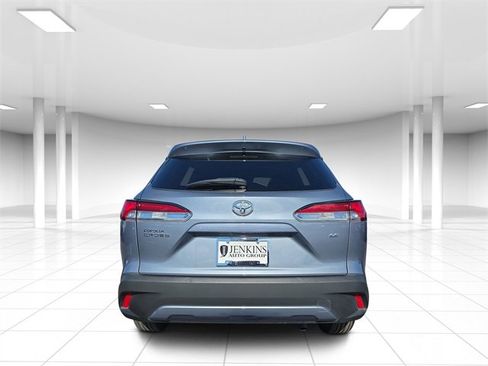 Used 2023 Toyota Corolla Cross LE image 5