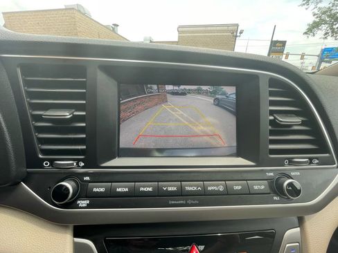 Used 2018 Hyundai Elantra SEL FWD image 16