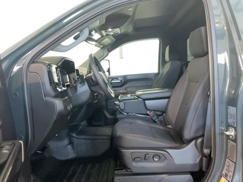 Used 2025 Chevrolet Silverado 2500 LT AWD/4WD image 7