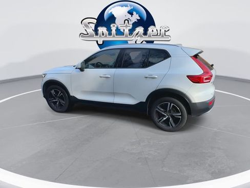 Used 2023 Volvo XC40 B5 Core w/ Convenience Package image 8
