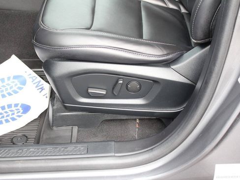 Used 2022 Ford Explorer XLT w/ Equipment Group 202A image 11