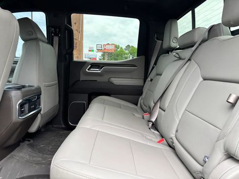 Used 2022 GMC Sierra 1500 SLT w/ SLT Convenience Package AWD/4WD image 14