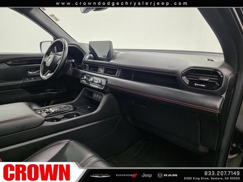 Used 2025 Honda Pilot TrailSport image 12
