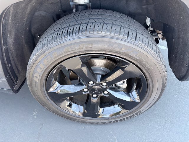 Used 2023 Jeep Grand Cherokee Altitude AWD/4WD image 23