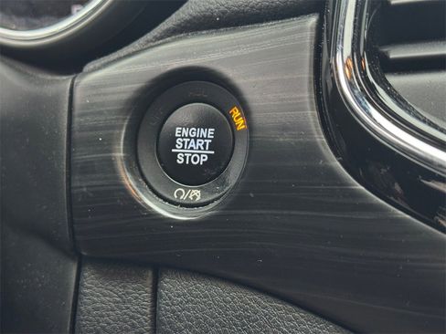 Certified 2019 Jeep Grand Cherokee Altitude image 18