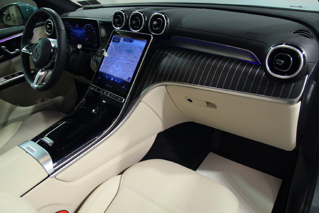 Certified 2025 Mercedes-Benz GLC 300 image 21