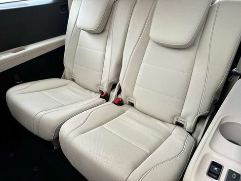 Used 2025 Mercedes-Benz GLS 450 4MATIC image 18