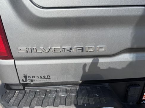 Used 2023 Chevrolet Silverado 1500 LTZ AWD/4WD image 28