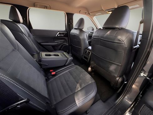 Used 2024 Mitsubishi Outlander SE Black Edition FWD image 22