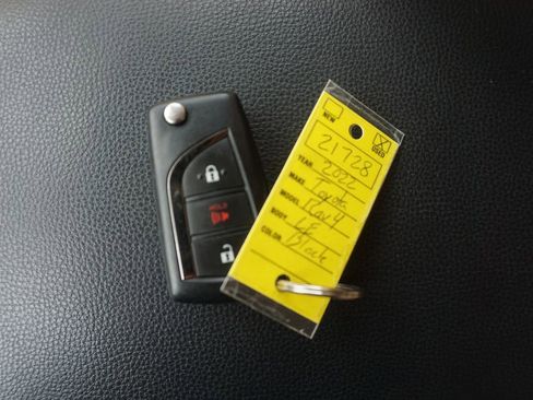 Used 2022 Toyota RAV4 LE AWD/4WD image 27