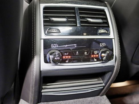 Used 2020 BMW 750i xDrive w/ Executive Package image 30