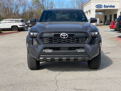 Used 2025 Toyota Tacoma TRD Off-Road image 2