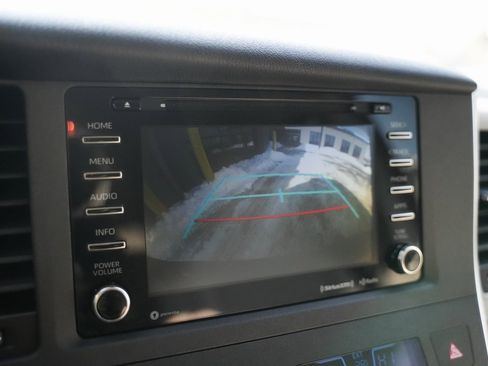 Used 2018 Toyota Sienna LE image 30