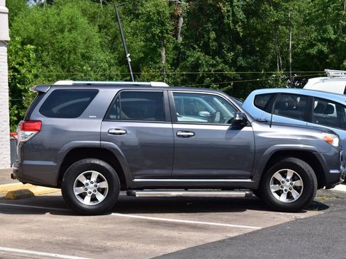 Used 2011 Toyota 4Runner SR5 AWD/4WD image 3