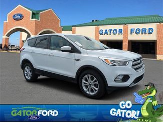 Used 2019 Ford Escape SE image 1