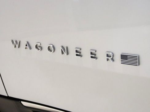 Used 2024 Jeep Wagoneer L Series II w/ Flexible Seating Group image 8