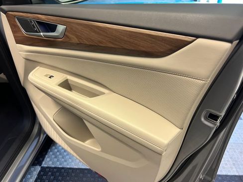 Certified 2025 Volkswagen Atlas SE FWD image 11