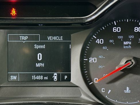 Used 2025 Chevrolet Trax LS w/ LS Convenience Package image 19