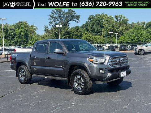 Used 2017 Toyota Tacoma TRD Off-Road w/ Tow Package (A/T) AWD/4WD image 1