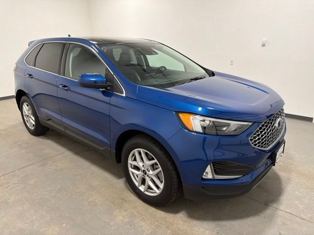 Used 2024 Ford Edge SEL w/ Convenience Package AWD/4WD image 3