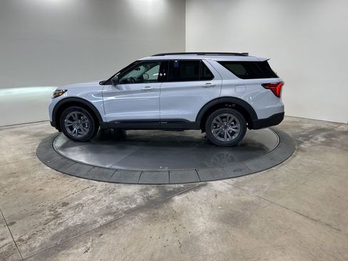 New 2026 Ford Explorer Active w/ Active Comfort Package image 9