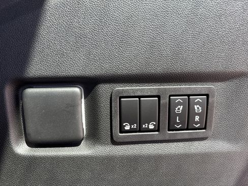 New 2026 GMC Yukon XL Denali w/ Sun & Power Step Package AWD/4WD image 38