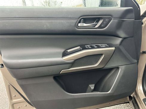 Used 2024 Nissan Pathfinder Platinum w/ Cargo Package image 16