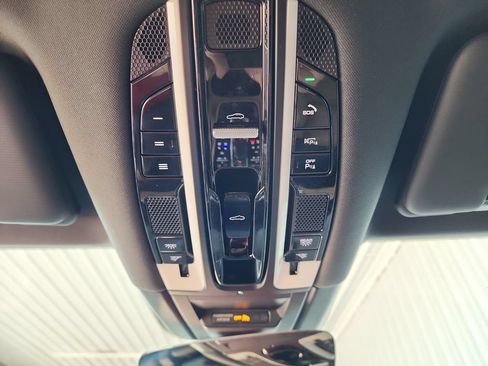 Used 2020 Porsche Cayenne AWD/4WD image 34