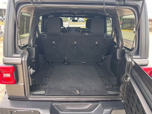 Used 2018 Jeep Wrangler Unlimited Sport S image 24