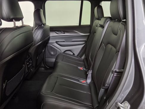 New 2025 Jeep Grand Cherokee Limited w/ Trailer Tow Package image 33