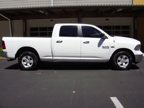 Used 2017 RAM 1500 Classic SLT AWD/4WD image 4