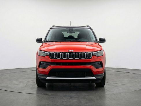 Used 2025 Jeep Compass Limited image 2