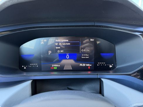 Used 2024 Volkswagen Taos SE w/ Panoramic Sunroof Package image 18