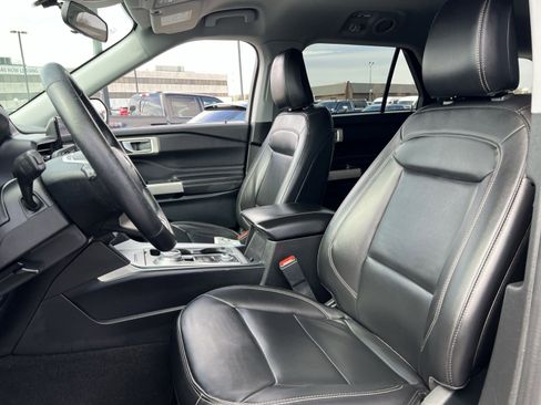 Used 2023 Ford Explorer XLT w/ Equipment Group 202A image 13