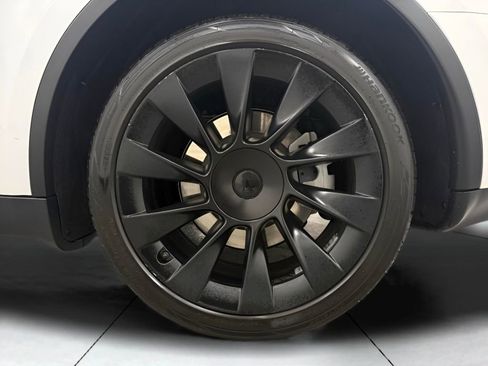 Used 2023 Tesla Model Y Long Range image 21