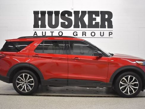 Used 2023 Ford Explorer ST-Line w/ Class IV Trailer Tow Package AWD/4WD image 2