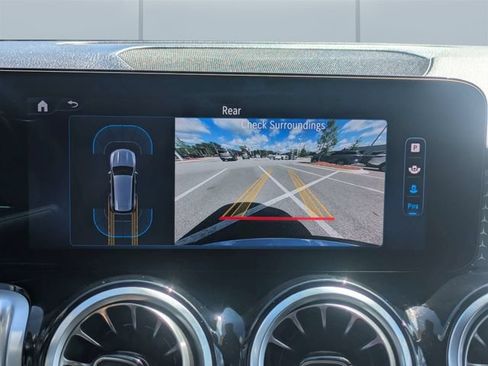 Used 2025 Mercedes-Benz GLB 250 image 23