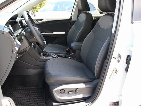 New 2025 Volkswagen Taos SE image 12