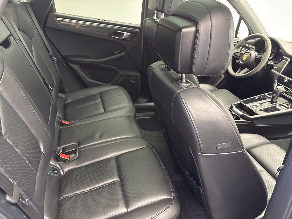 Certified 2023 Porsche Macan AWD/4WD image 28