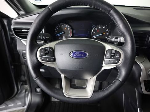 Certified 2020 Ford Explorer XLT w/ Equipment Group 202A AWD/4WD image 36