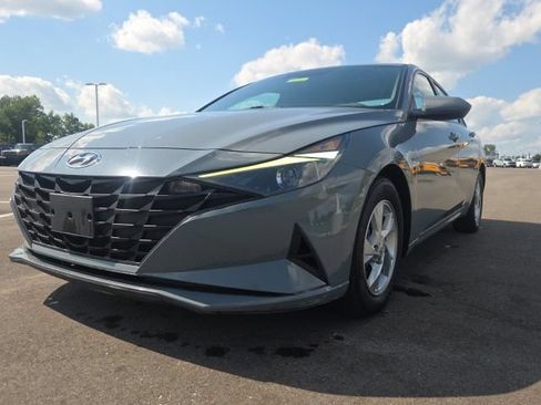 Used 2021 Hyundai Elantra SE FWD image 2
